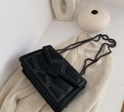Dames Trendy Crossbody Tas met Stud Details en Ketting | Linda