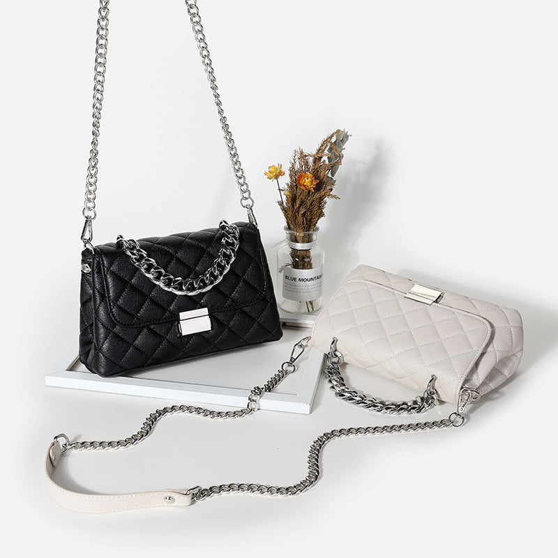 Dames Trendy Schoudertas met Quilted Patroon en Zilverkleurige Ketting | Laphael