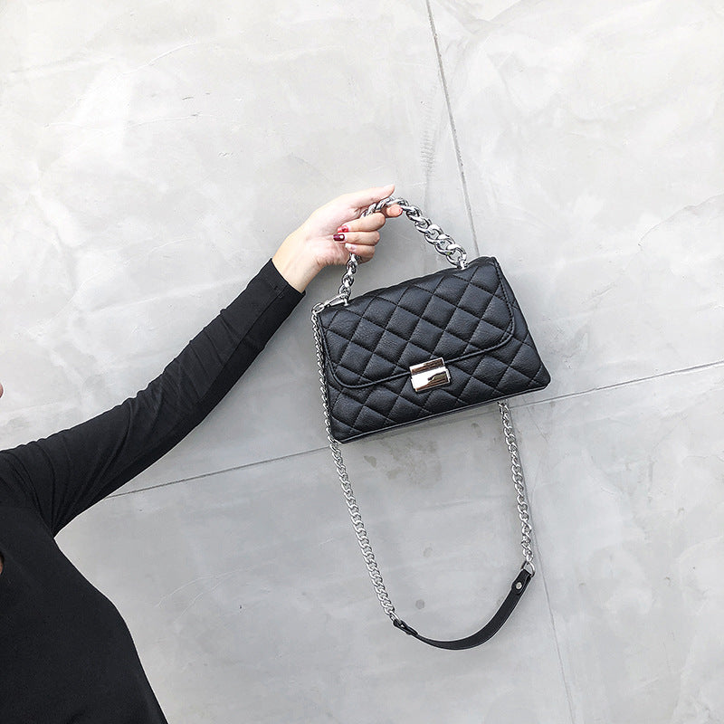Dames Trendy Schoudertas met Quilted Patroon en Zilverkleurige Ketting | Laphael