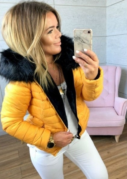 Dames Elegante Stijlvolle Gewatteerde Winterjas met Luxe Faux Fur Capuchon | Borea