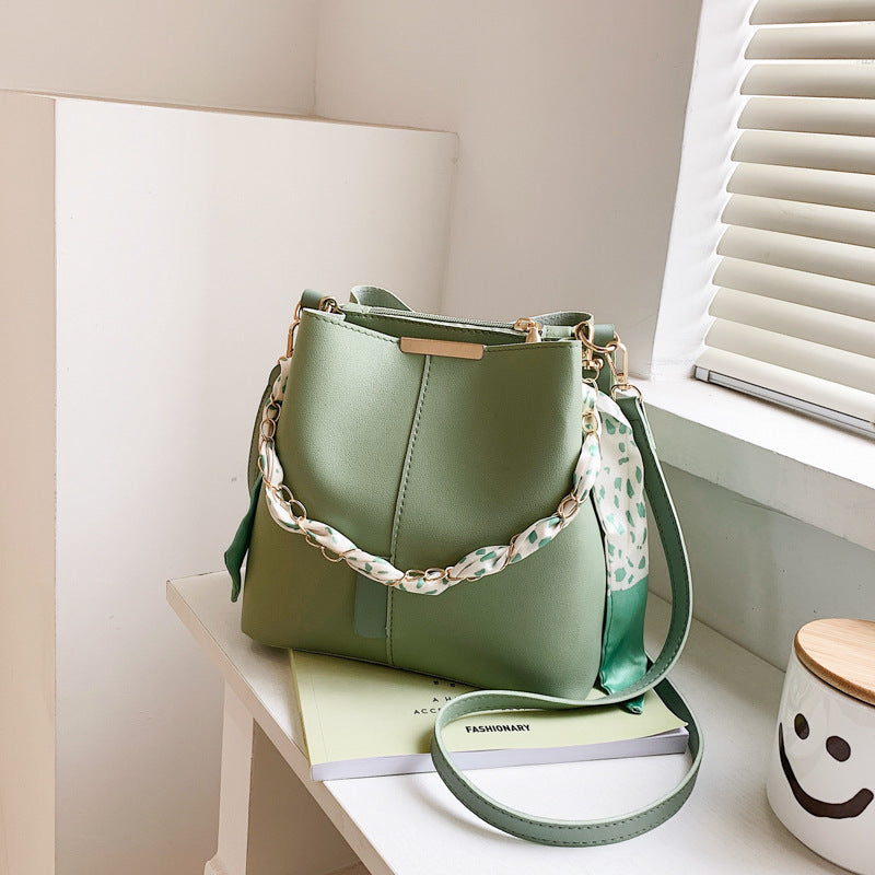 Dames Trendy Veelzijdige Zomerse Crossbody Schoudertas met Ketting Detail | Lini