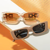 Dames Zonnebril met Vierkant Montuur en Goudkleurig Detail | Lopaz