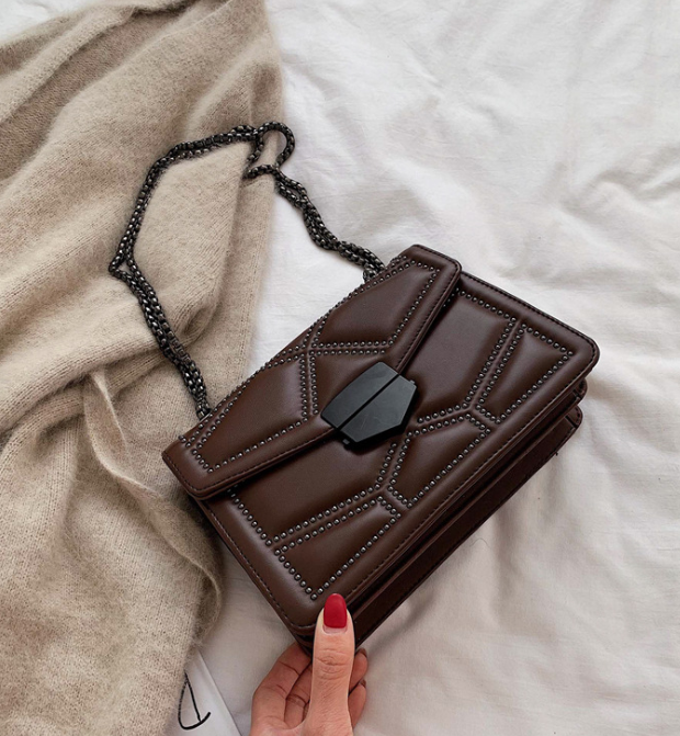 Dames Trendy Crossbody Tas met Stud Details en Ketting | Linda