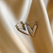 Dames Minimalistische Geo V-Vormige Oorbellen | Linga