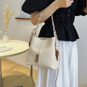 Dames Trendy Veelzijdige Zomerse Crossbody Schoudertas met Ketting Detail | Lini