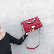 Dames Trendy Schoudertas met Quilted Patroon en Zilverkleurige Ketting | Laphael