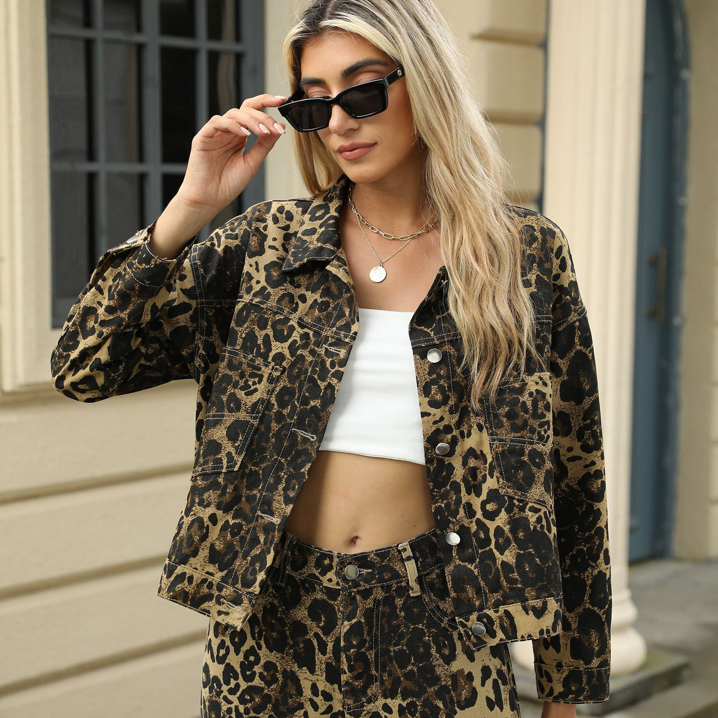 Dames Streetstyle Stijlvolle Opvallende Tweedelige Leopard Print Set met Wijde Broek en Jas | Dorine