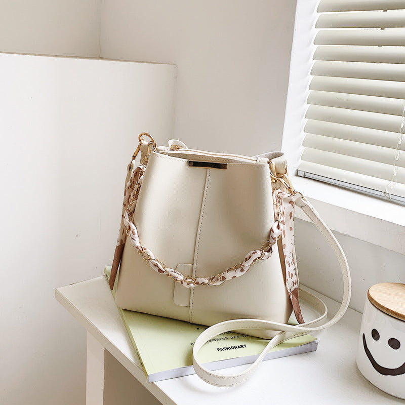 Dames Trendy Veelzijdige Zomerse Crossbody Schoudertas met Ketting Detail | Lini
