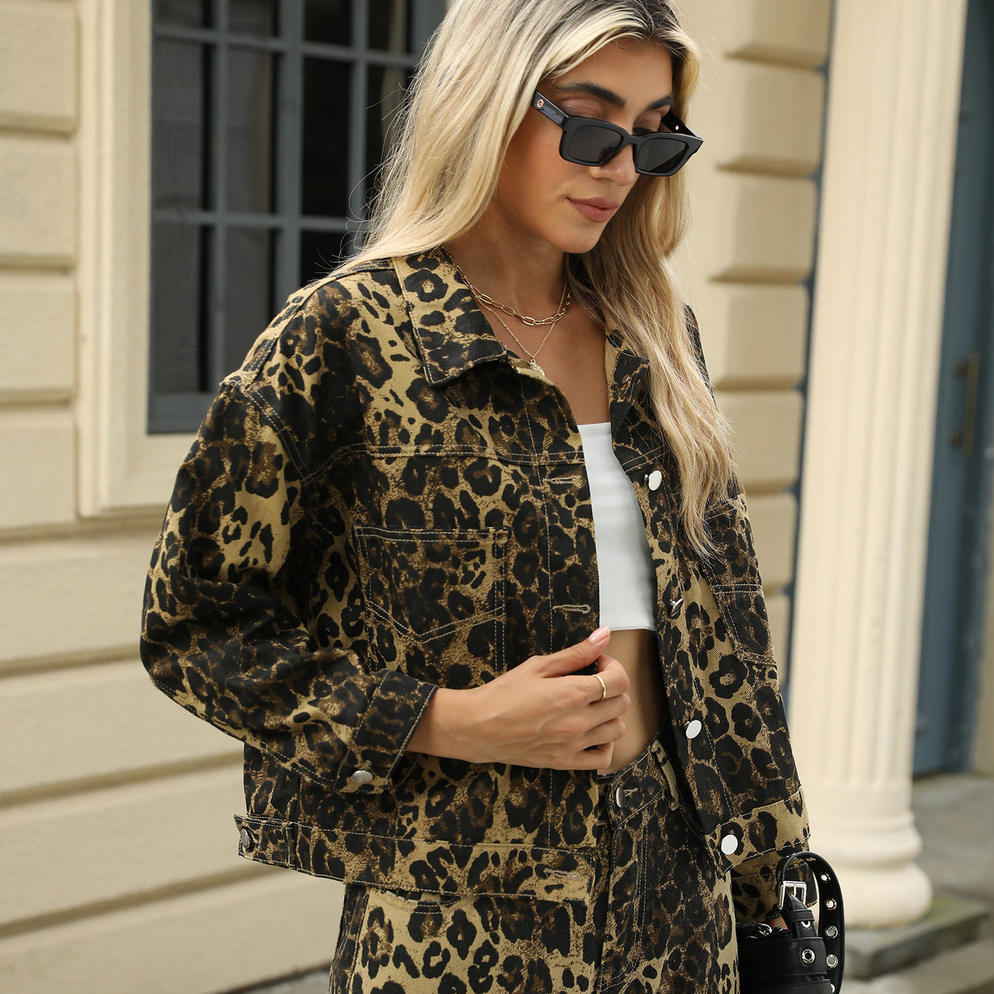 Dames Streetstyle Stijlvolle Opvallende Tweedelige Leopard Print Set met Wijde Broek en Jas | Dorine