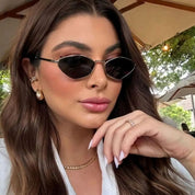 Dames Zonnebril met Slank Cat Eye Montuur en Metaalafwerking | Lonka