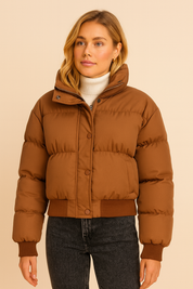 Dames Korte Pufferjack met Hoogsluitende Kraag | Bijou