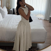 Dames Elegante Linnen Look A-lijn Zomer Jurk met Volume Rok en Subtiel Cut-out Detail | Gambly
