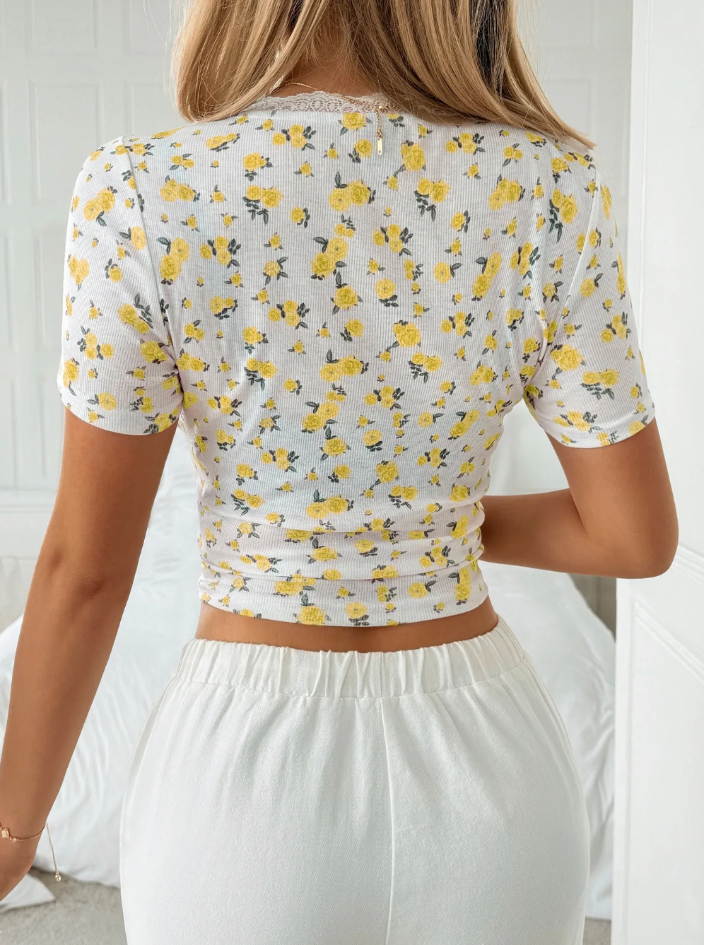 Dames Bloemenprint Top met Kant Afwerking en Knoopsluiting | Slim Fit | Giselle
