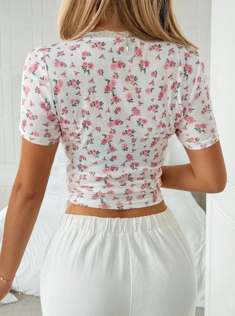 Dames Bloemenprint Top met Kant Afwerking en Knoopsluiting | Slim Fit | Giselle