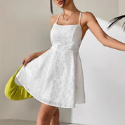 Dames Witte Broderie Mini Jurk met Bandjes | Luchtige Zomerjurk met Elegante Borduursels | Gangelique