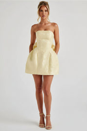 Dames Elegante Mini Jurk met Grote Strik | Luxe Statement Jurk met Open Rug | Gasella