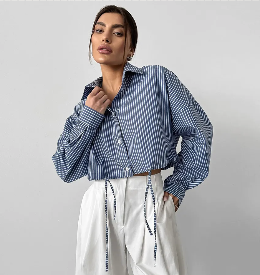 Dames Trendy Losvallende Gestreepte Cropped Blouse met Strikdetail | Gelaine