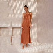 Dames Elegante Halter Maxi Jurk | Satijnlook Slim Fit Open Rug Avondjurk | Gelyna