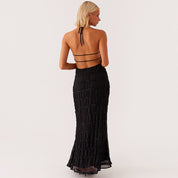 Dames Elegante Halter Maxi Jurk | Luxe Geplooide Textuur Jurk met Open Rug | Gioella