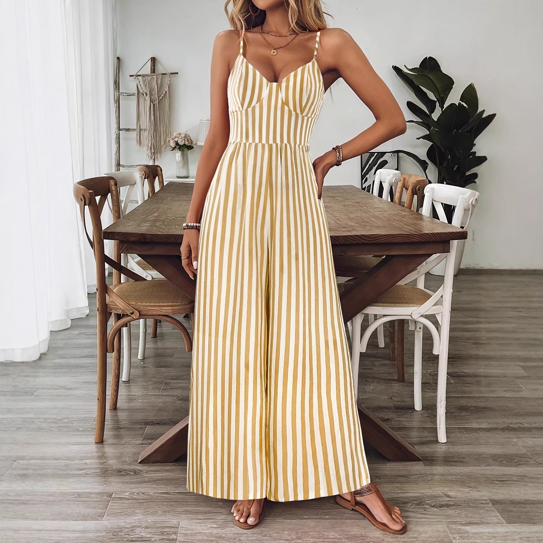 Dames Luchtige Gestreepte Jumpsuit met Wijde Pijpen en Open Rug met Strik Detail | Gisuella