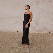 Dames Elegante Satijnen Look Maxi Jurk met Open Rug | Trendy, Luxe en Vrouwelijk | Gosepa
