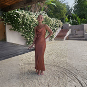 Dames Elegante Satijnen Look Maxi Jurk met Open Rug | Trendy, Luxe en Vrouwelijk | Gosepa