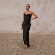 Dames Elegante Satijnen Look Maxi Jurk met Open Rug | Trendy, Luxe en Vrouwelijk | Gosepa