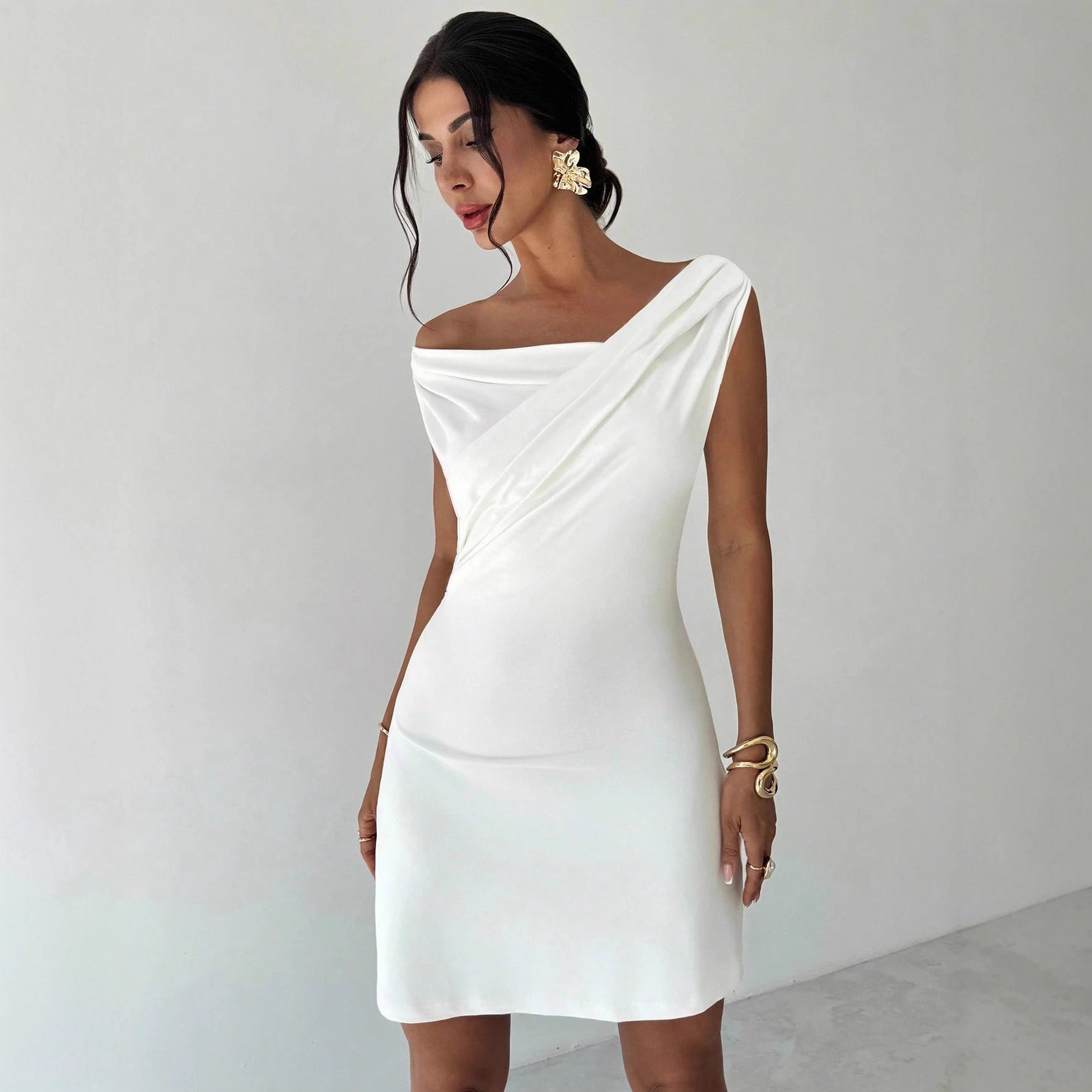 Dames Witte Elegante Off-Shoulder Jurk | Luxe Cocktailjurk Met Gedrapeerde Halslijn | Grapey