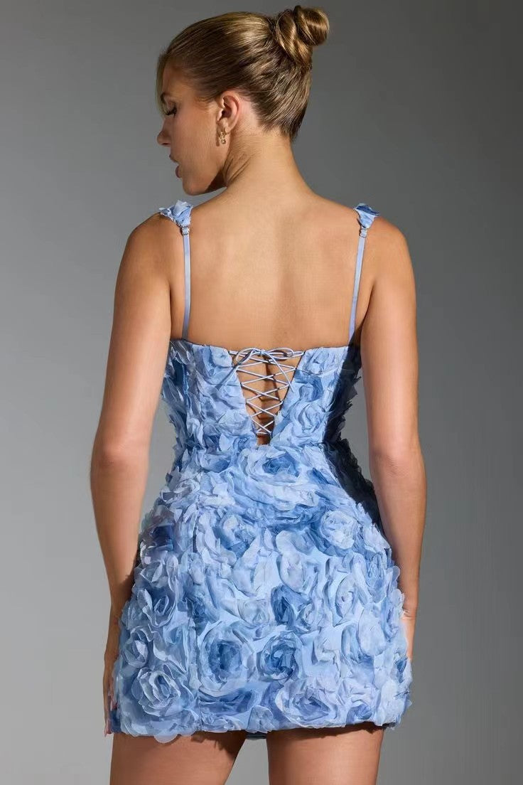 Dames Mini Jurk met 3D Bloemen en Brede Bandjes | Speels, Vrouwelijk & Opvallend Elegant | Ganiela