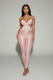 Dames Glamoureus Satijnen Look Jumpsuit met Cut Out Details en Open Rug | Statement Party Look | Gusia