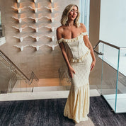 Jayda | Elegante Off-Shoulder Kant Maxi Jurk Met Corset Detail