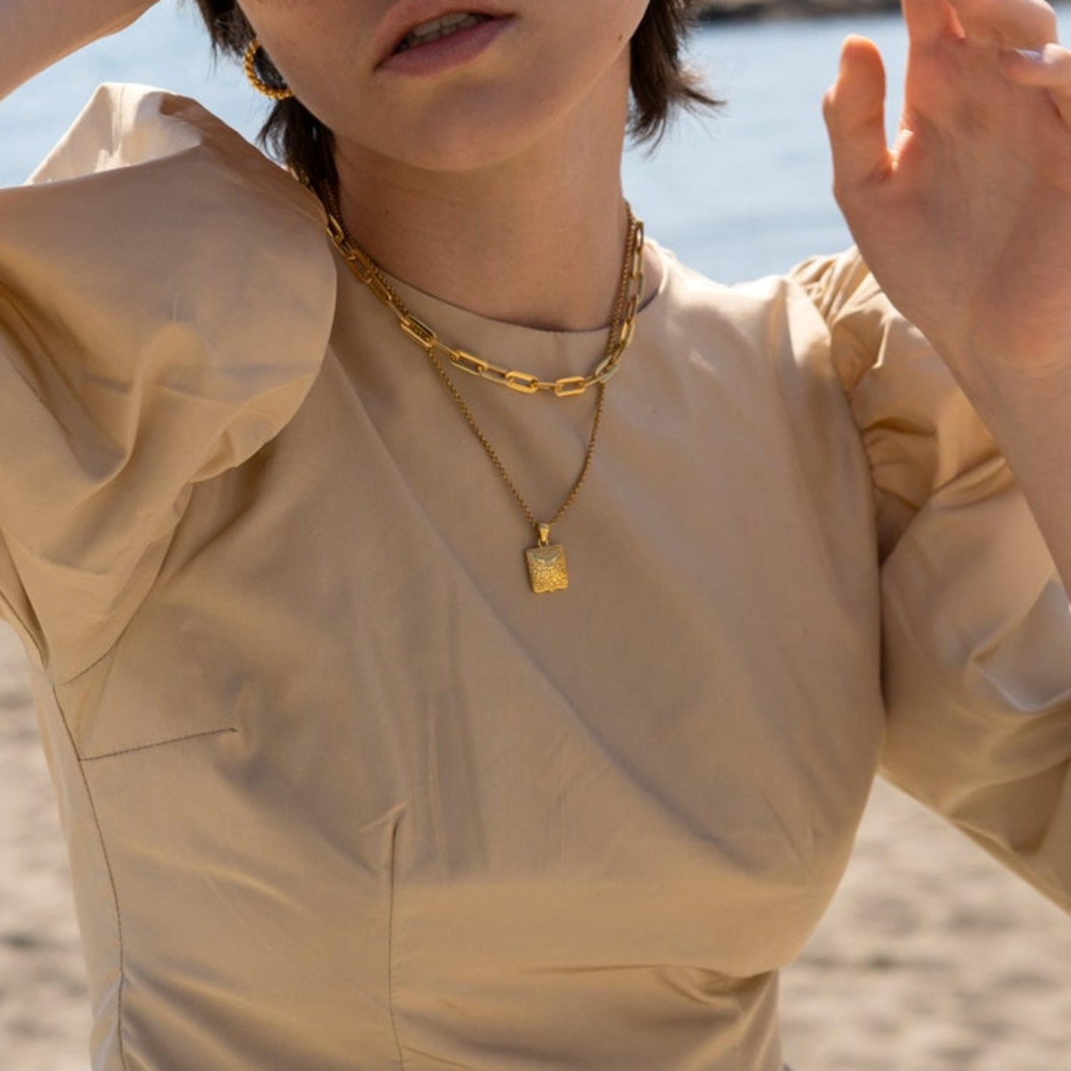 Dames Hartvormige Medaillon Ketting met Bloemendetail | Laela