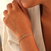 Dames Minimalistische Roestvrij Staal Armband met Liefdesknoop Detail | Leona