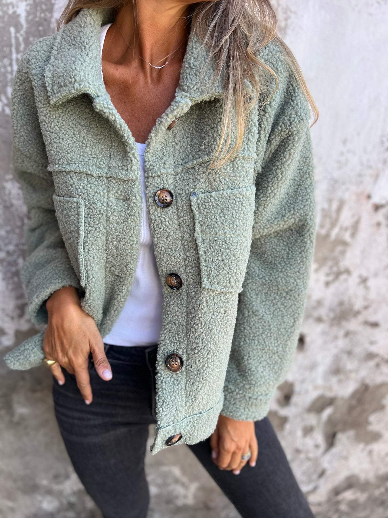 Dames Warme en Stijlvolle Teddy Jas met Knopen | Blake